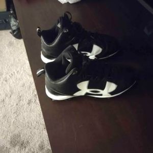 Under Armour Youth Cleats size 6y